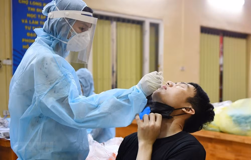 Reporta Vietnam casi cinco mil casos nuevos de COVID-19 ảnh 1 Reporta Vietnam casi cinco mil casos nuevos de COVID-19 ảnh 1