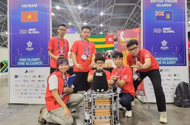 Escolares vietnamitas ganan por primera vez el Concurso Mundial de Robótica FGC 2023 ảnh 1