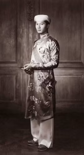 Ao dai: vietnamitas siguen la moda pero mantienen las raíces ảnh 2 Ao dai: vietnamitas siguen la moda pero mantienen las raíces ảnh 2
