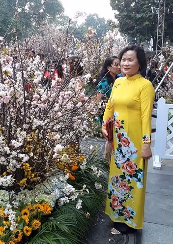 Ao dai: vietnamitas siguen la moda pero mantienen las raíces ảnh 10 Ao dai: vietnamitas siguen la moda pero mantienen las raíces ảnh 10