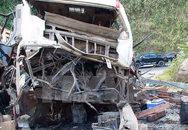 Explosión de autobús en Laos posiblemente causada por fuegos artificiales ảnh 1 Explosión de autobús en Laos posiblemente causada por fuegos artificiales ảnh 1