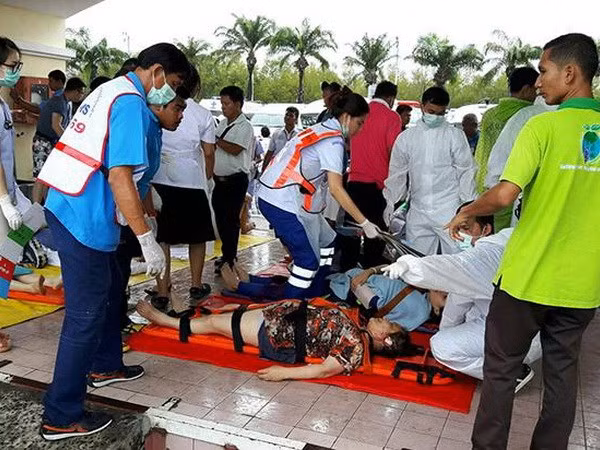 Dos muertos y 20 heridos en colisión de dos lanchas turísticas en Tailandia ảnh 1