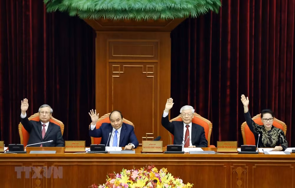 Clausuran décimo pleno del Comité Central del Partido Comunista de Vietnam ảnh 1 Clausuran décimo pleno del Comité Central del Partido Comunista de Vietnam ảnh 1
