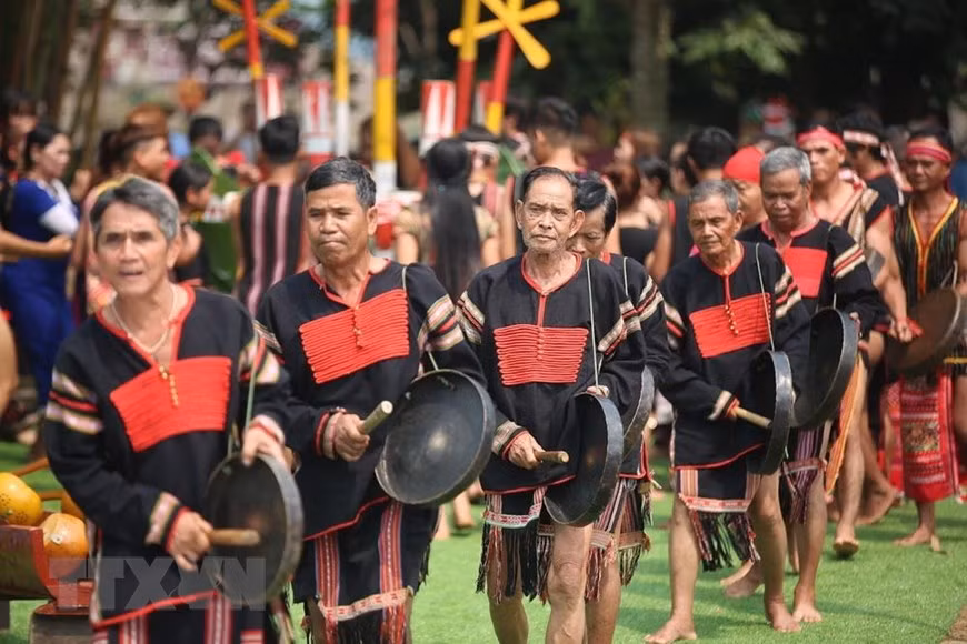 Preservan y promueven valores culturales de las etnias en Vietnam ảnh 1