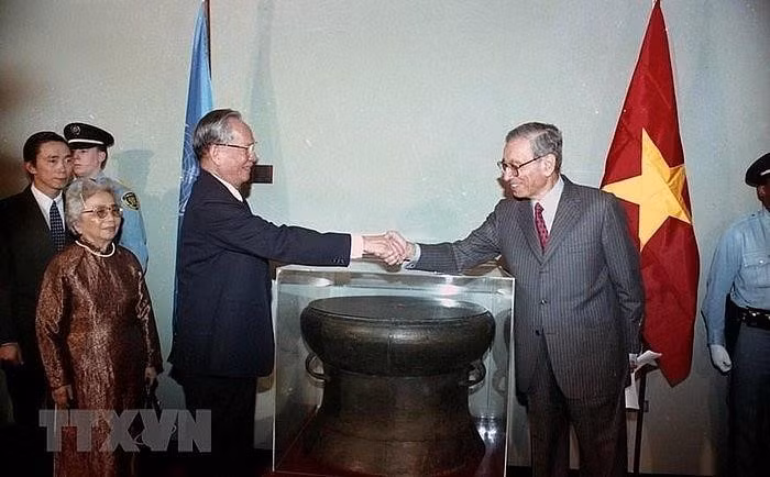 Resalta prensa de Camboya y Estados Unidos carrera del expresidente vietnamita Le Duc Anh ảnh 1