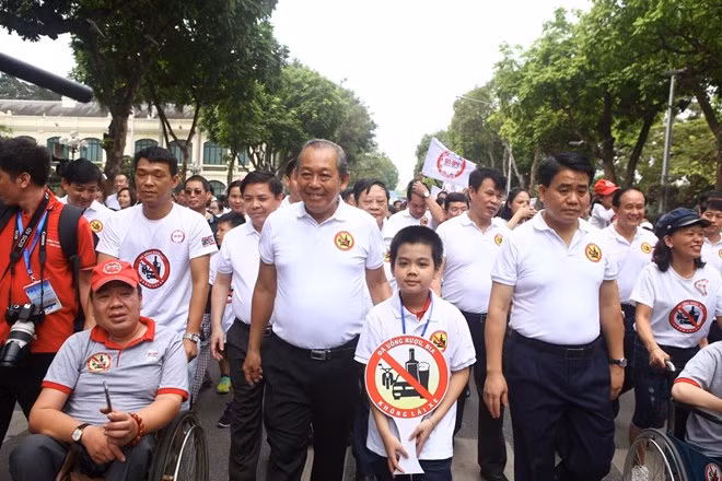 Lanzan en Hanoi programa "Beber alcohol - No conducir" ảnh 1