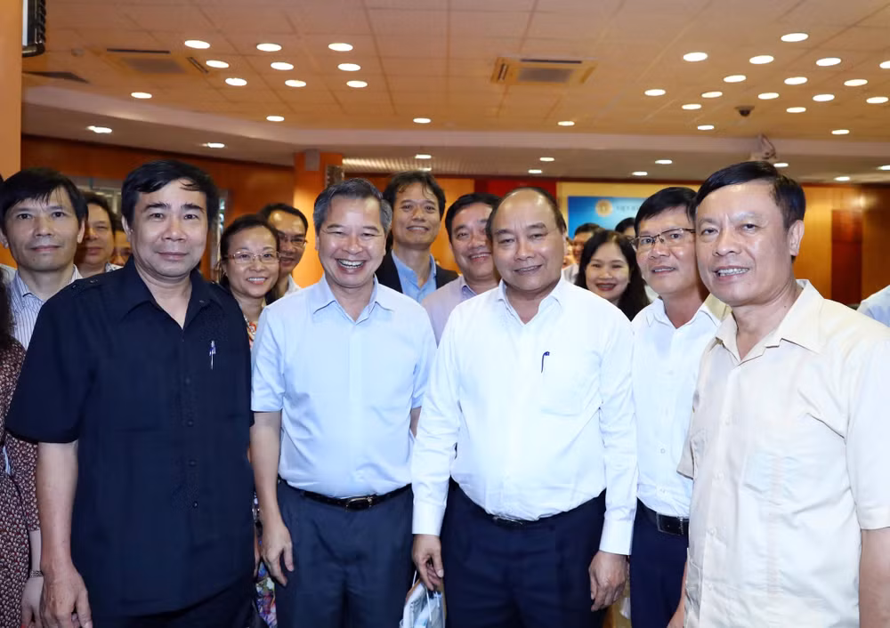 Proponen científicos opiniones a documentos del XIII Congreso Nacional del Partido Comunista de Vietnam ảnh 1