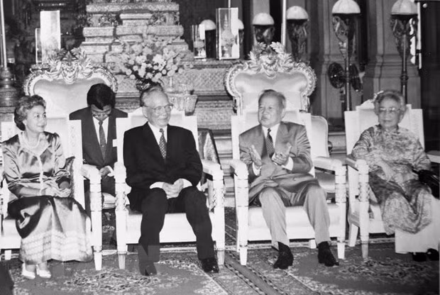 Resaltan papel de expresidente vietnamita Le Duc Anh a lucha contra régimen genocida en Camboya ảnh 1