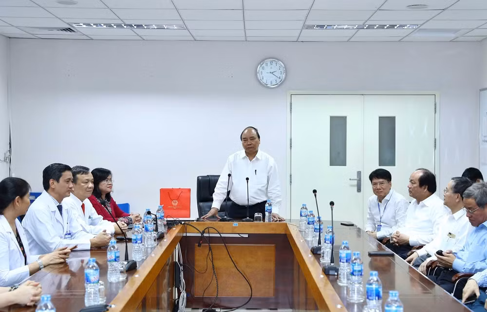 Pide premier de Vietnam movilizar más inversiones en modernización de hospitales ảnh 1