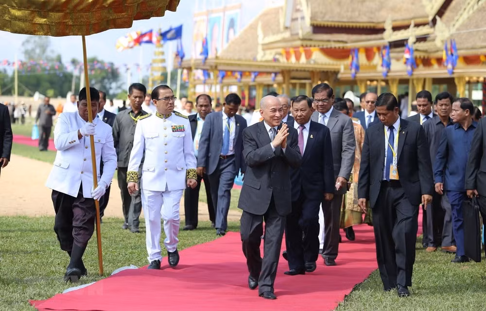 Tradicional ceremonia de Arado Real marca inicio de nueva cosecha en Camboya ảnh 1