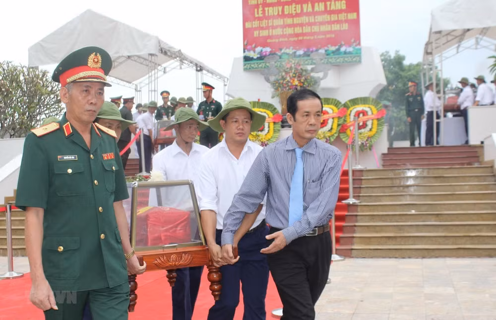 Repatrían restos de combatientes voluntarios vietnamitas caídos en Laos ảnh 1