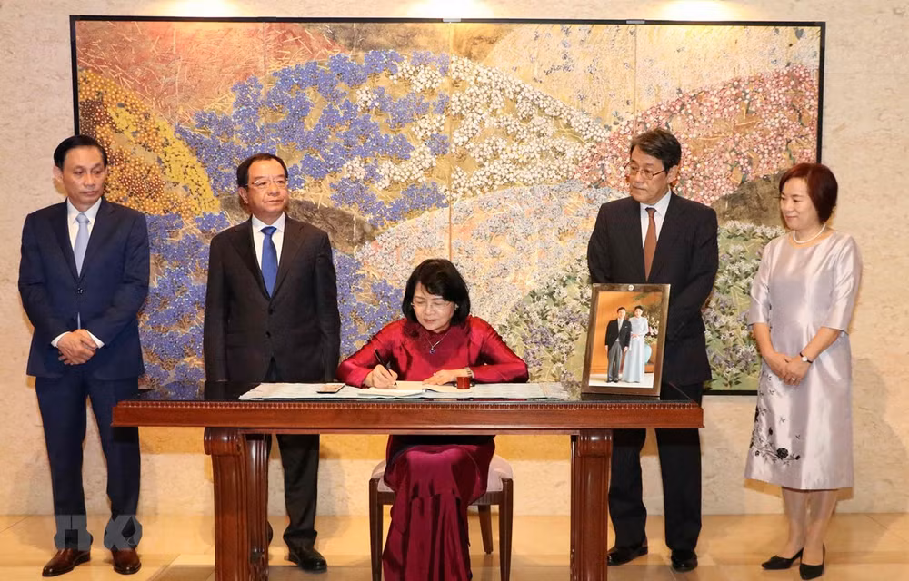 Felicita vicepresidenta de Vietnam al emperador japonés Naruhito por su coronación ảnh 1