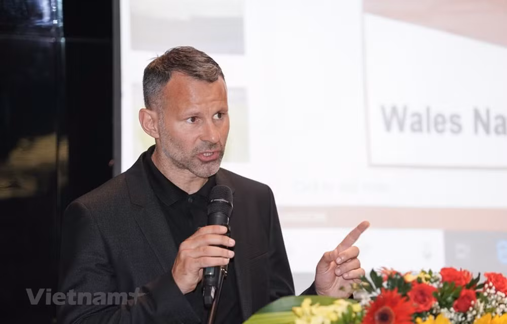 Realiza destacado exfutbolista Ryan Giggs recorrido por provincias vietnamitas ảnh 1