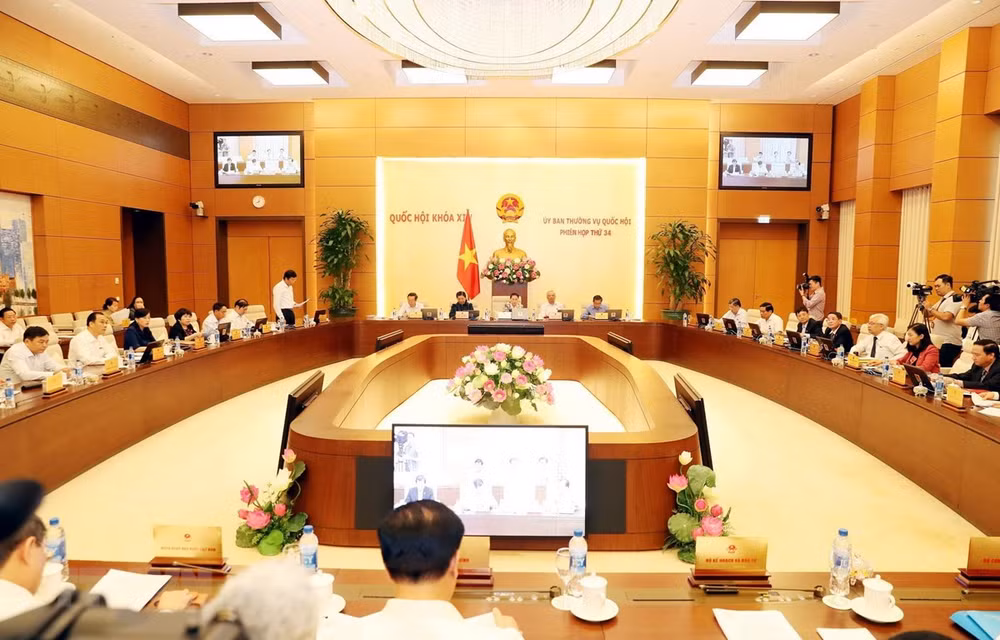 Presidenta del Parlamento de Vietnam preside sesión 34 del Comité Permanente ảnh 1 Presidenta del Parlamento de Vietnam preside sesión 34 del Comité Permanente ảnh 1