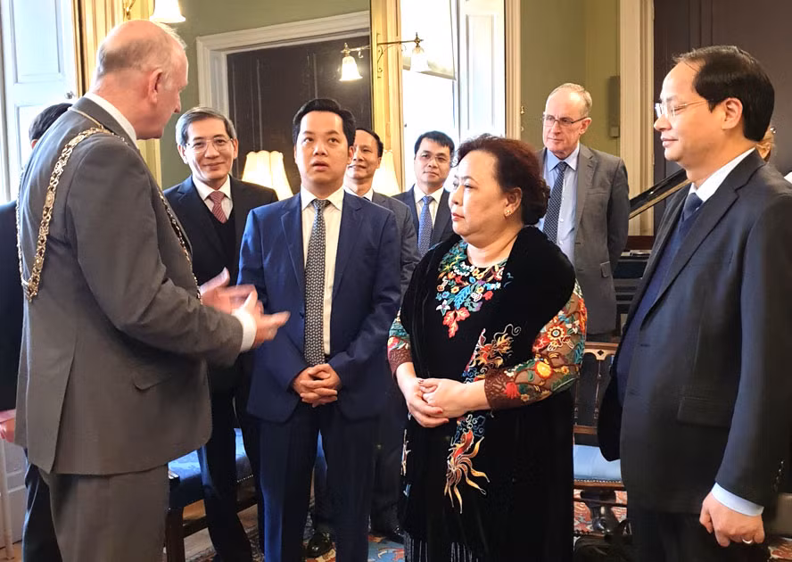 Promueve Hanoi cooperación con Irlanda y Reino Unido ảnh 1