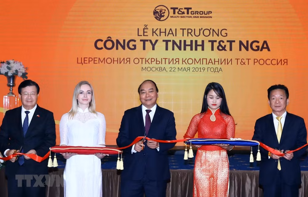 Asiste premier vietnamita a ceremonia de apertura del grupo T&T en Rusia ảnh 1
