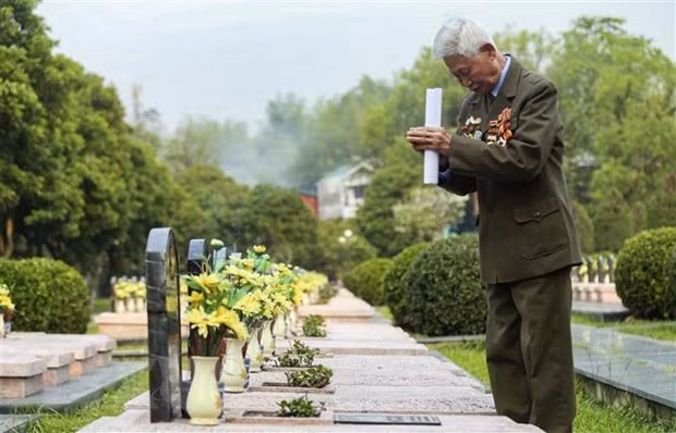 Honran en Vietnam a veteranos con motivo del aniversario de victoria de Dien Bien Phu ảnh 1 Honran en Vietnam a veteranos con motivo del aniversario de victoria de Dien Bien Phu ảnh 1