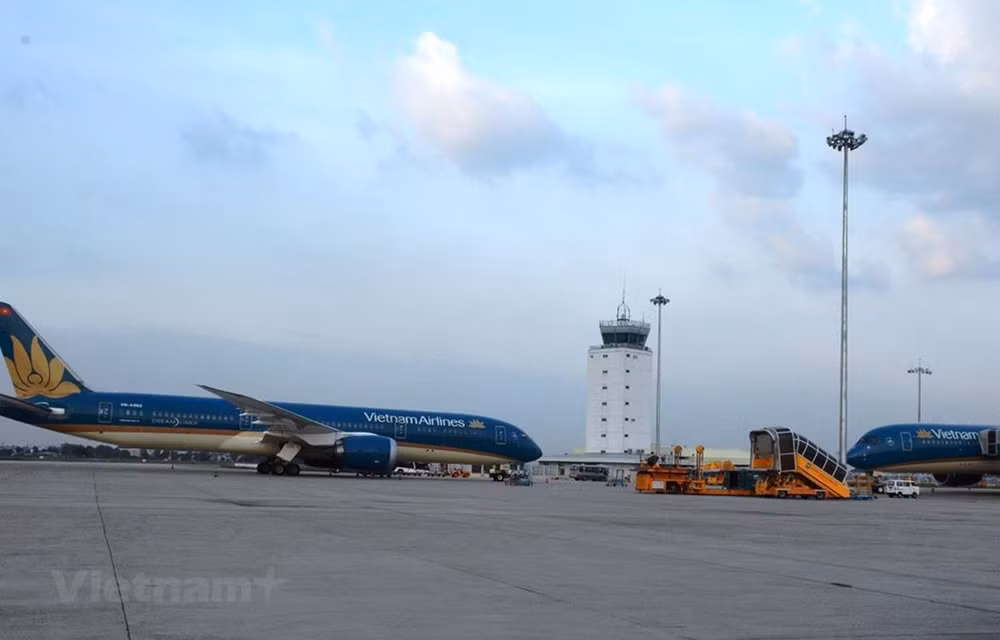 Anuncia aerolínea vietnamita nueva ruta directa entre Hanoi y la provincia central de Quang Binh ảnh 1