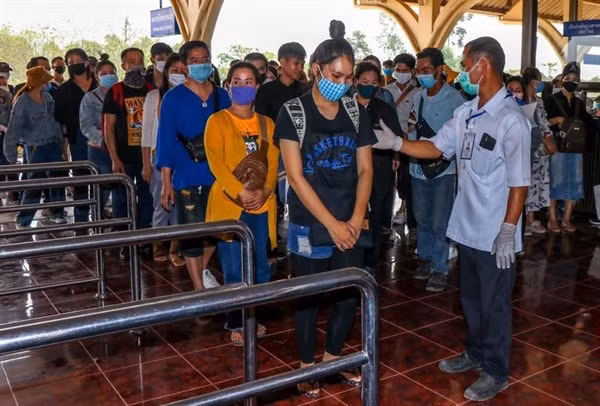 Laos exhorta a su población a continuar observando medidas preventivas del COVID-19 ảnh 1