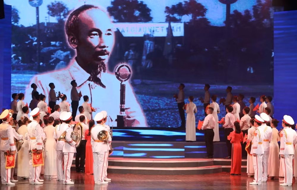 Efectúan exposición sobre Presidente Ho Chi Minh y el cine de la Revolución vietnamita ảnh 1