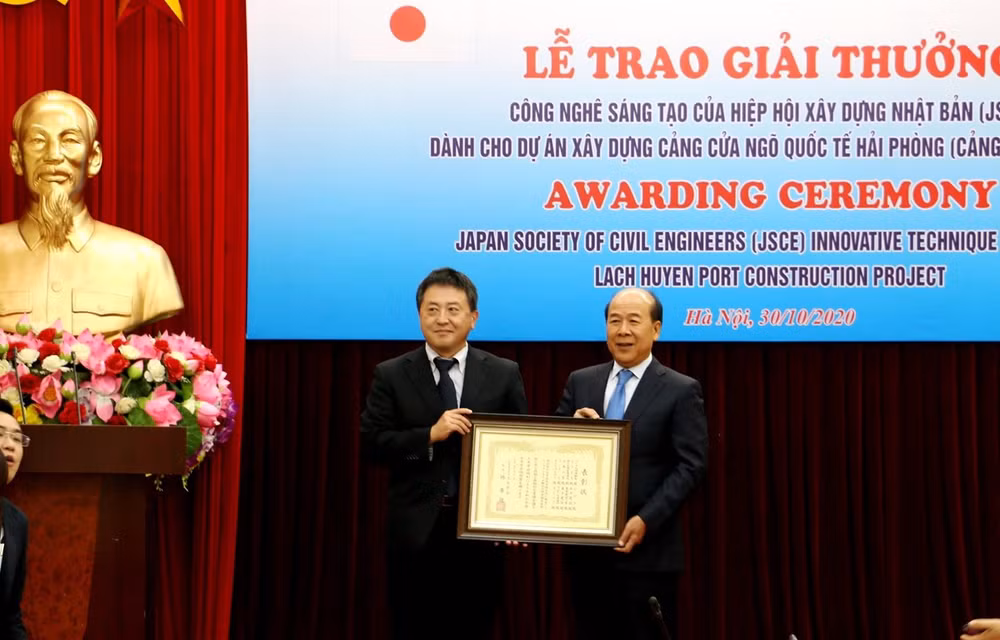 Puerto vietnamita recibe premio de tecnología de innovación de Japón ảnh 1