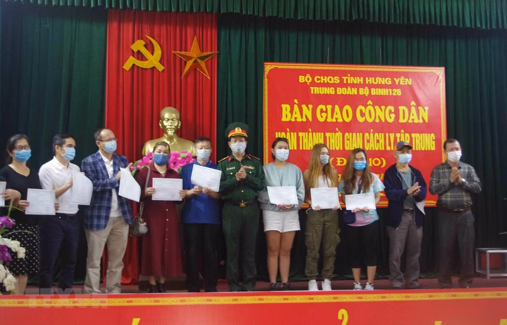 COVID-19: Vietnamitas que regresaron de EE.UU. concluyen período de cuarentena ảnh 1
