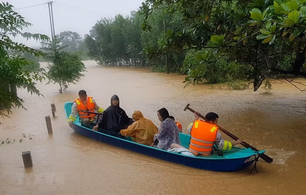 Unen esfuerzos para respaldar a zonas centrales afectadas por inundaciones ảnh 1