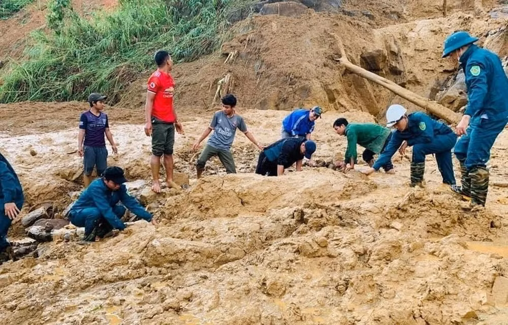Exhorta premier de Vietnam a aliviar secuelas de calamidades naturales ảnh 1