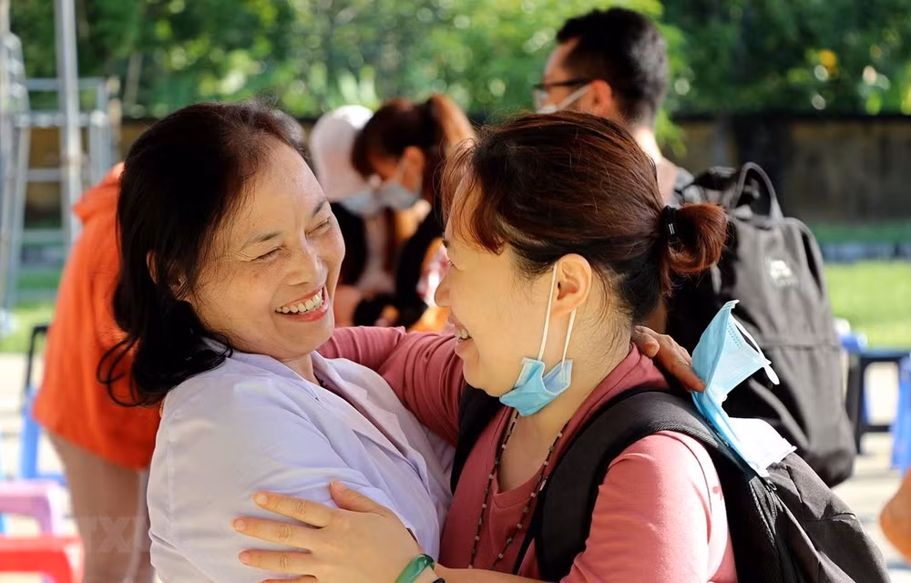 Magazín estadounidense destaca éxito de Vietnam en control del COVID-19 y crecimiento económico ảnh 1