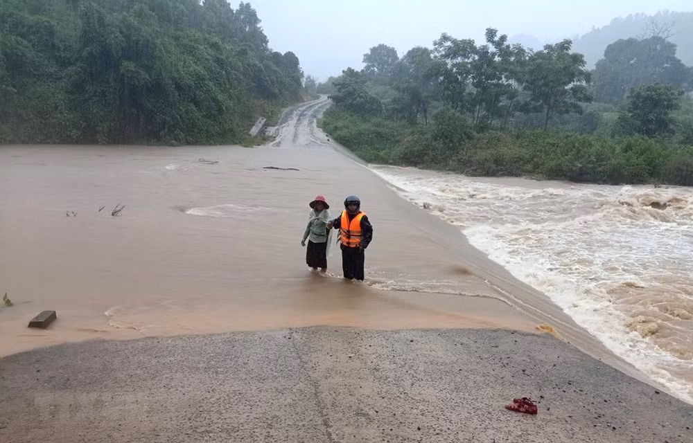 Cinco personas mueren por inundaciones en Vietnam ảnh 1