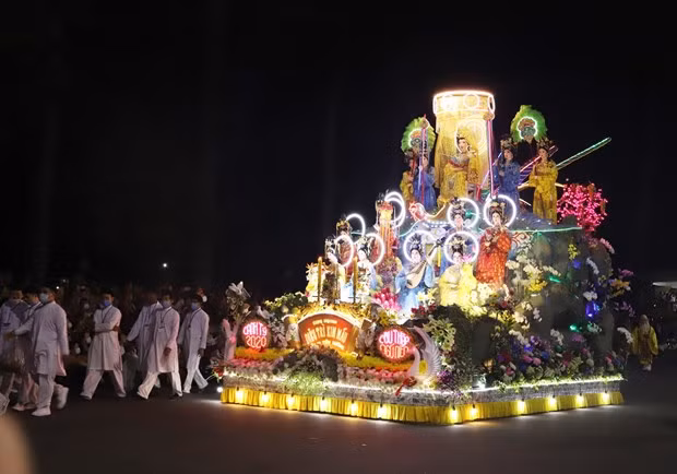 Religión autóctona de Cao Dai celebra mayor festival anual en Vietnam ảnh 1