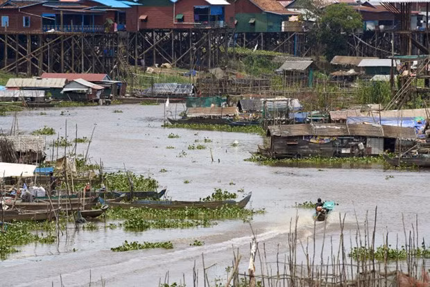 Realizan en Camboya donativo para apoyar a residentes de origen vietnamita en el lago Tonle Sap ảnh 1