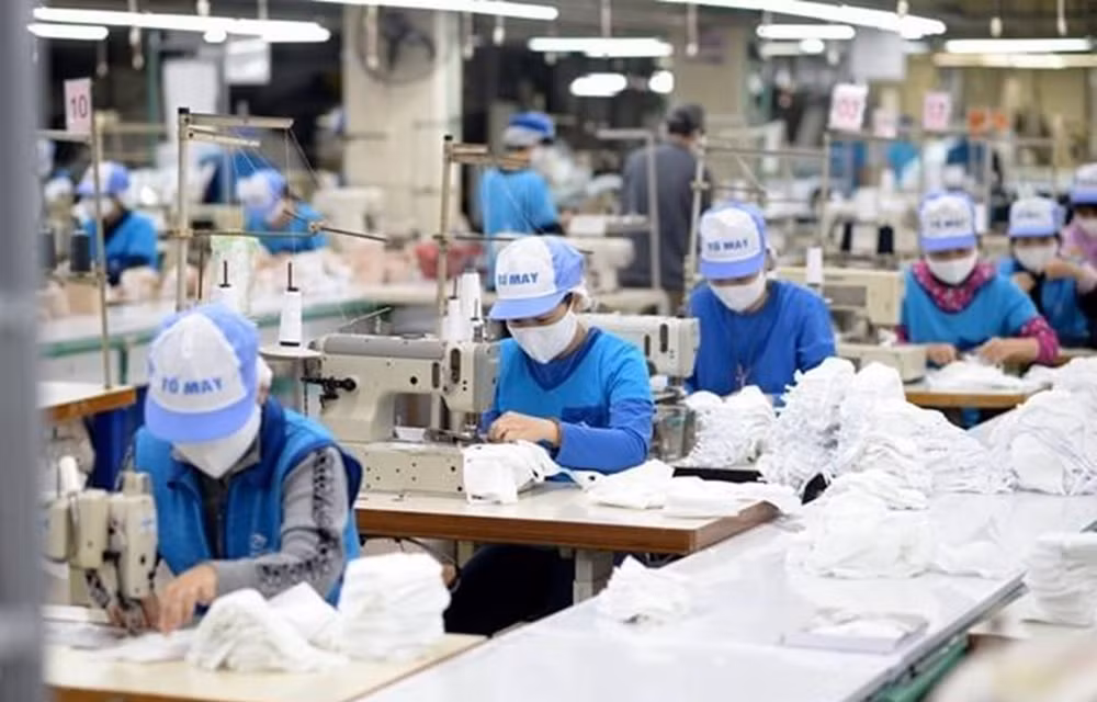 Vietnam capta 23 mil 480 millones de dólares de IED en primeros diez meses de 2020 ảnh 1