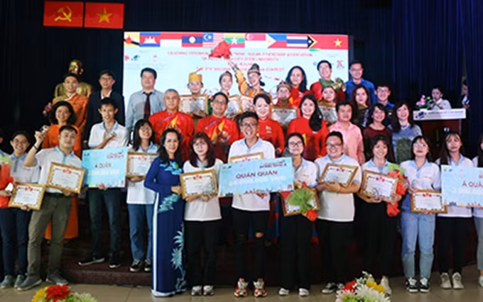 Celebran en Ciudad Ho Chi Minh final de concurso de conocimientos sobre ASEAN para jóvenes ảnh 1
