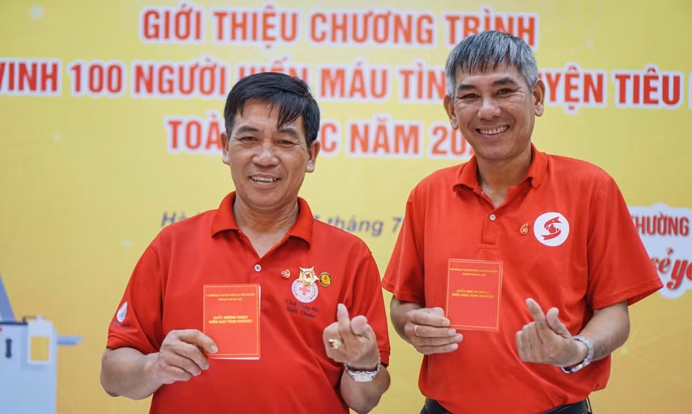 Honran a destacados donantes de sangre en Vietnam ảnh 1