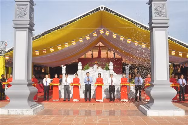 Inauguran templo dedicado al Presidente Ho Chi Minh y mártires en provincia de Quang Binh ảnh 1