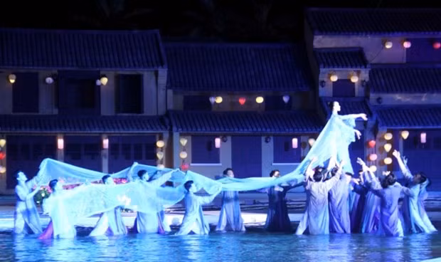 Destacan en Festival Ao Dai de Hoi An valores culturales de Vietnam ảnh 1 Destacan en Festival Ao Dai de Hoi An valores culturales de Vietnam ảnh 1