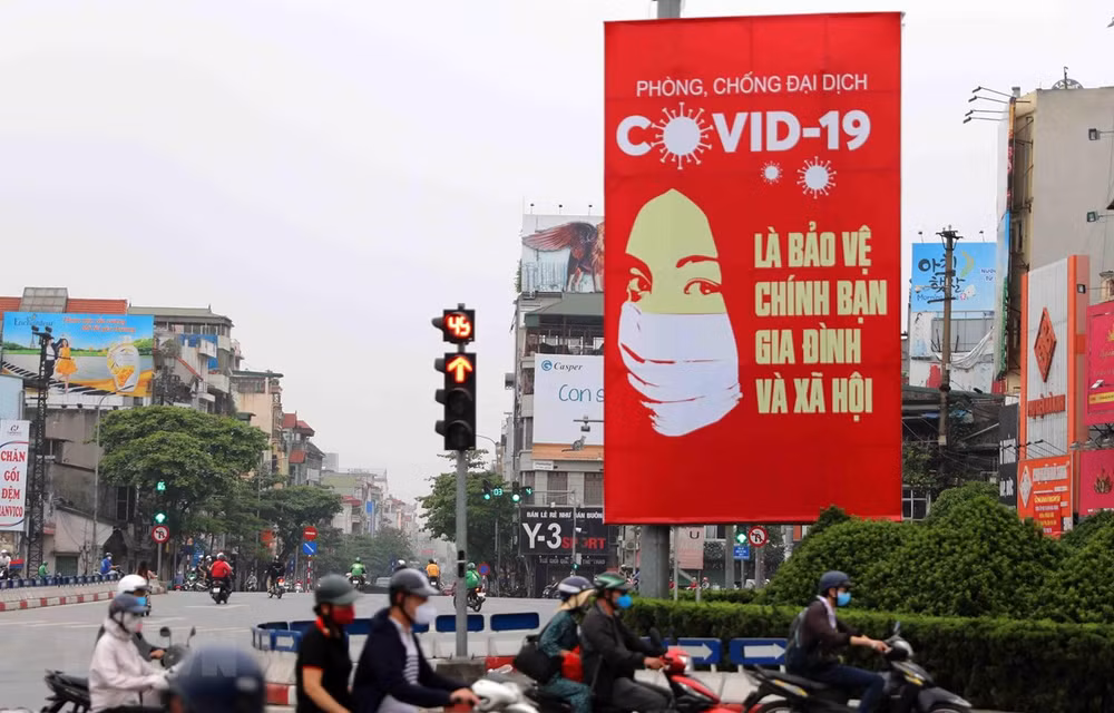 Experto ruso destaca eficiencia de uso de carteles en combate antiepidémico en Vietnam ảnh 1