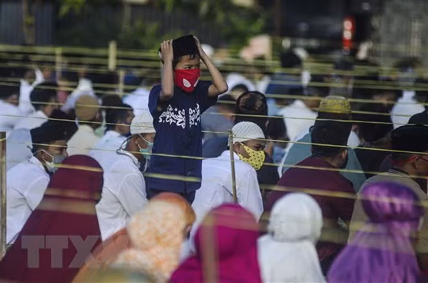 Reabre Yakarta lugares de culto en medio del brote del coronavirus ảnh 1