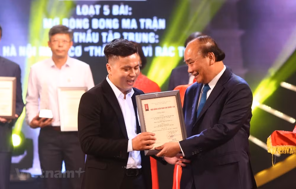 Entregan en Vietnam premios a obras periodísticas más destacadas ảnh 1