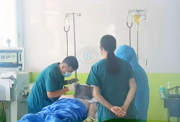 El paciente más grave del COVID-19 en Vietnam, listo para recibir alta de cuidados intensivos ảnh 1