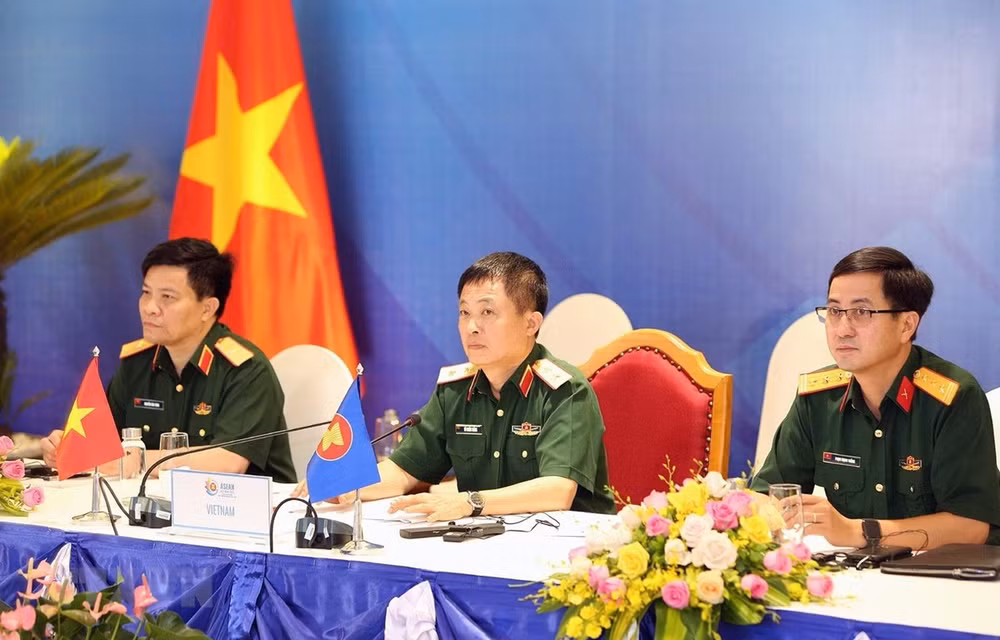 Vietnam preside reunión de preparativos para conferencia de ministros de Defensa de ASEAN ảnh 1