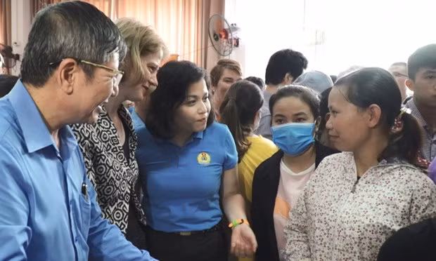 Abren supermercado “cero dong” en Hanoi para ayudar a trabajadores afectados por el COVID-19 ảnh 1