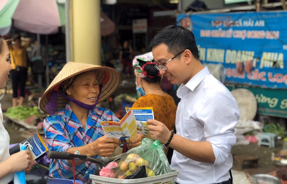 Promueve provincia vietnamita participación pública en seguro social voluntario ảnh 1
