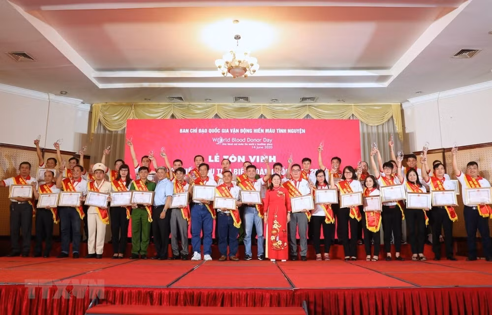 Vicepresidenta vietnamita elogia aportes de donantes de sangre ảnh 1 Vicepresidenta vietnamita elogia aportes de donantes de sangre ảnh 1