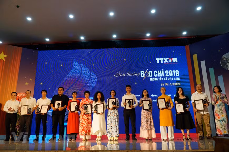 Honran a ganadores de los Premios de Prensa de la Agencia de Noticias de Vietnam ảnh 1 Honran a ganadores de los Premios de Prensa de la Agencia de Noticias de Vietnam ảnh 1
