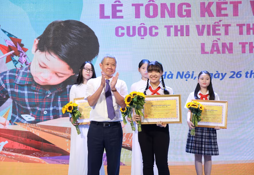 Entregan en Hanoi premios a concurso internacional de composiciones epistolares 2020 ảnh 1