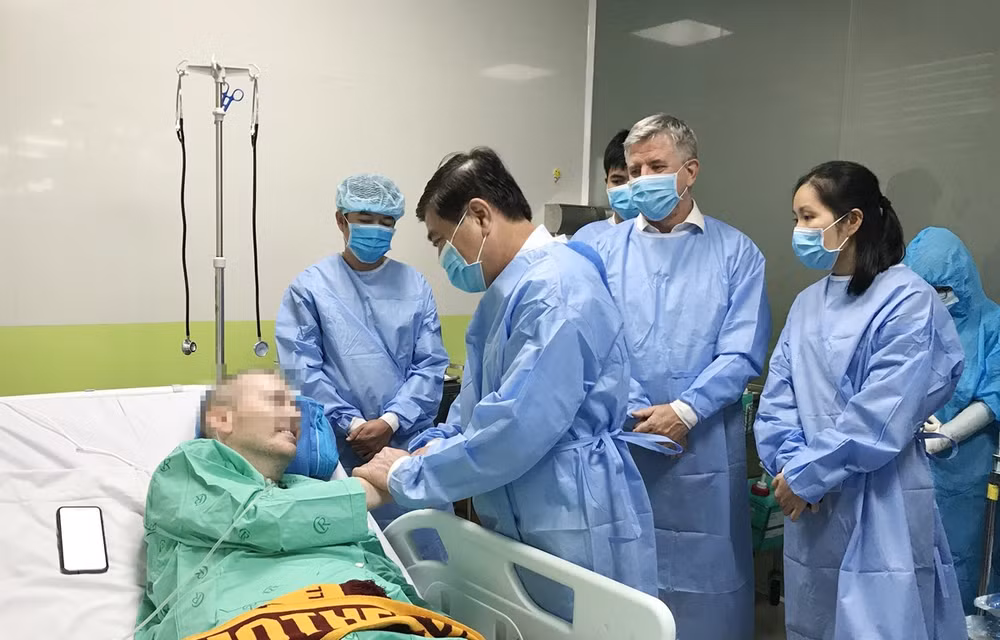 Con increíble evolución de salud, el paciente más grave del COVID-19 ya no necesita trasplante pulmonar ảnh 1 Con increíble evolución de salud, el paciente más grave del COVID-19 ya no necesita trasplante pulmonar ảnh 1