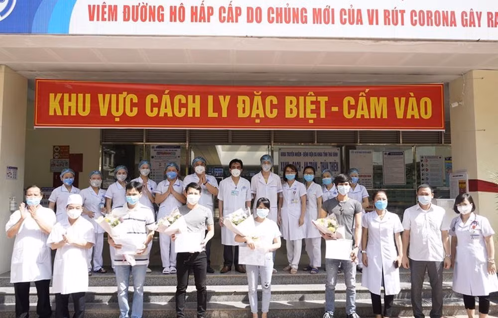 El Buró Político de Vietnam orienta medidas para abordar el impacto de COVID-19 ảnh 1