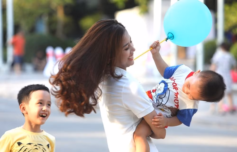Organizan coloquio en Hanoi sobre las habilidades necesarias para ser padres responsables ảnh 1 Organizan coloquio en Hanoi sobre las habilidades necesarias para ser padres responsables ảnh 1